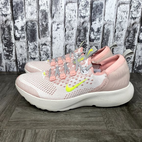 Nike React Escape DC4269-101 Women size 11 - Picture 2 of 9